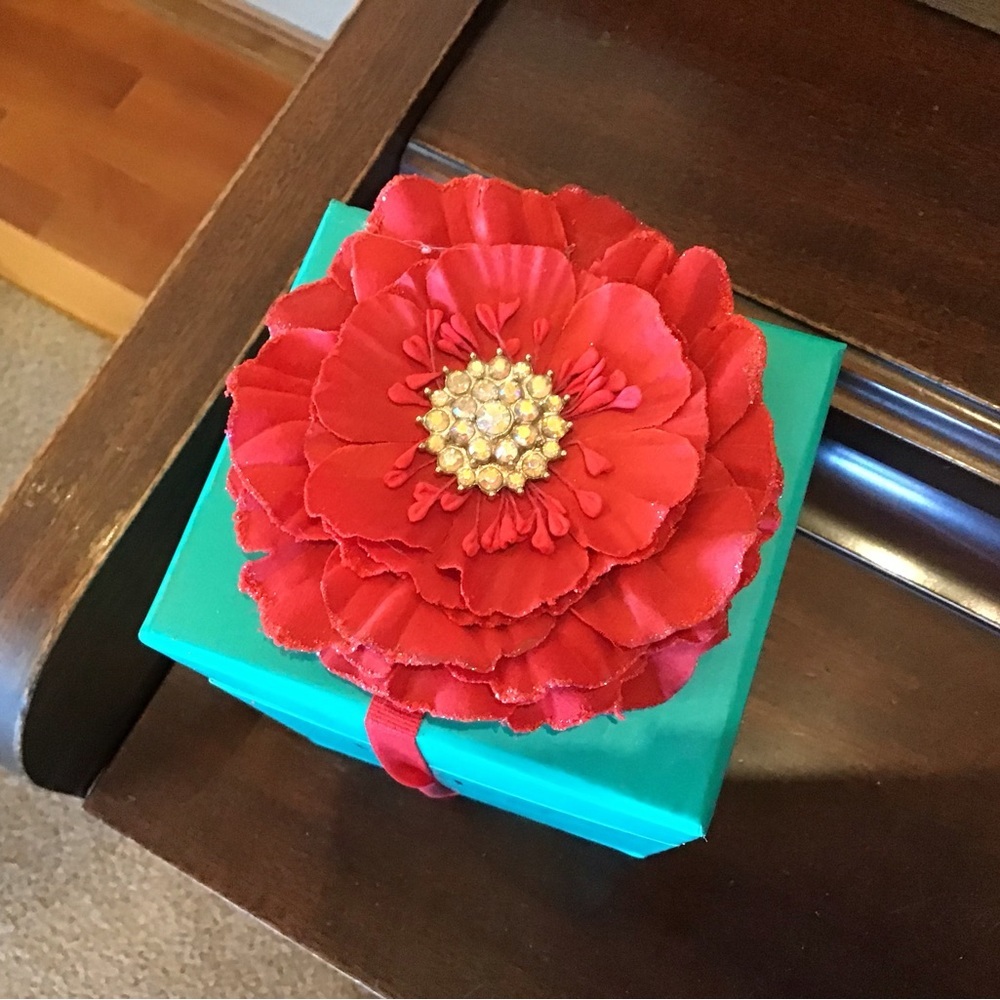 Tieks Flower box topper - Red